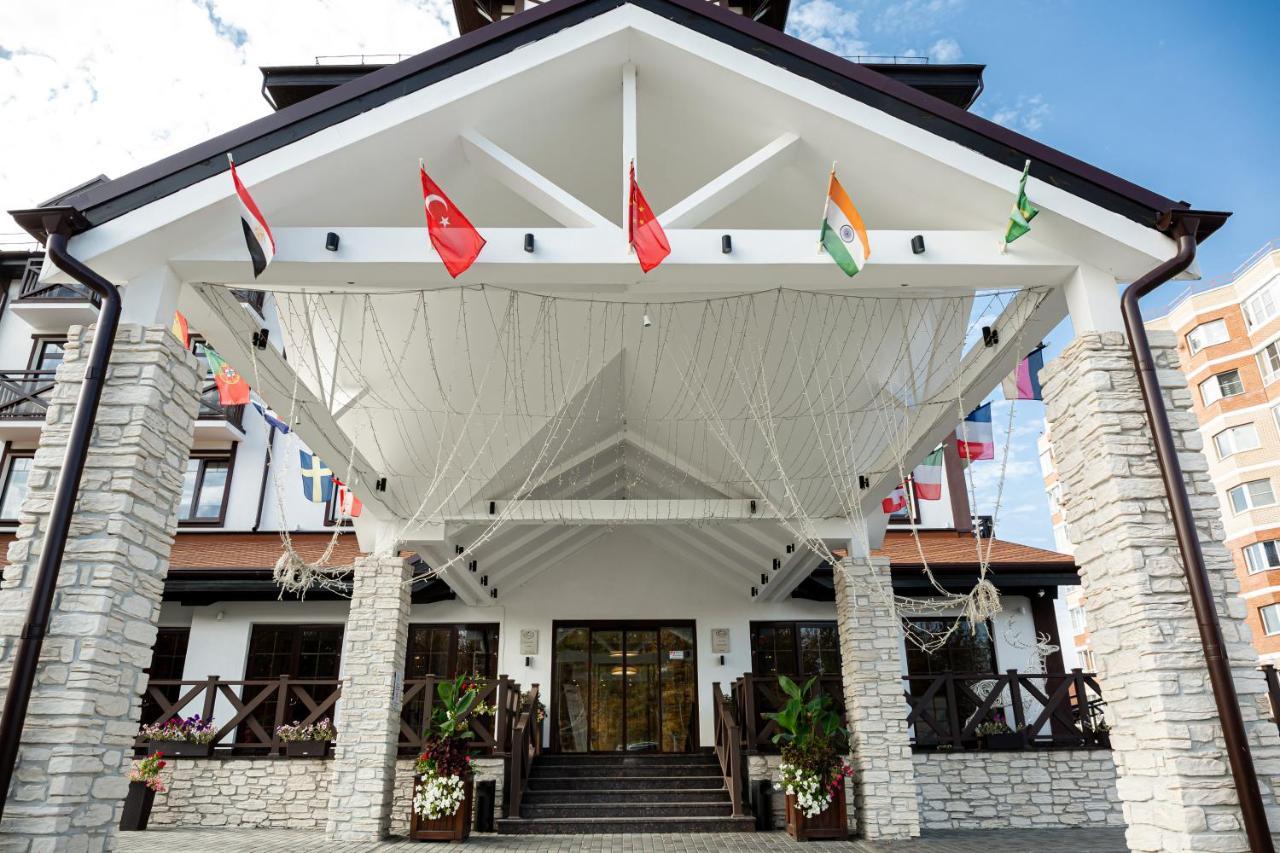 Alpen Park Hotel Togliatti Exterior photo